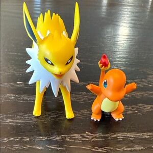 Pokémon Jolton Posable Yellow and Charmander Orange Pokémon Figures